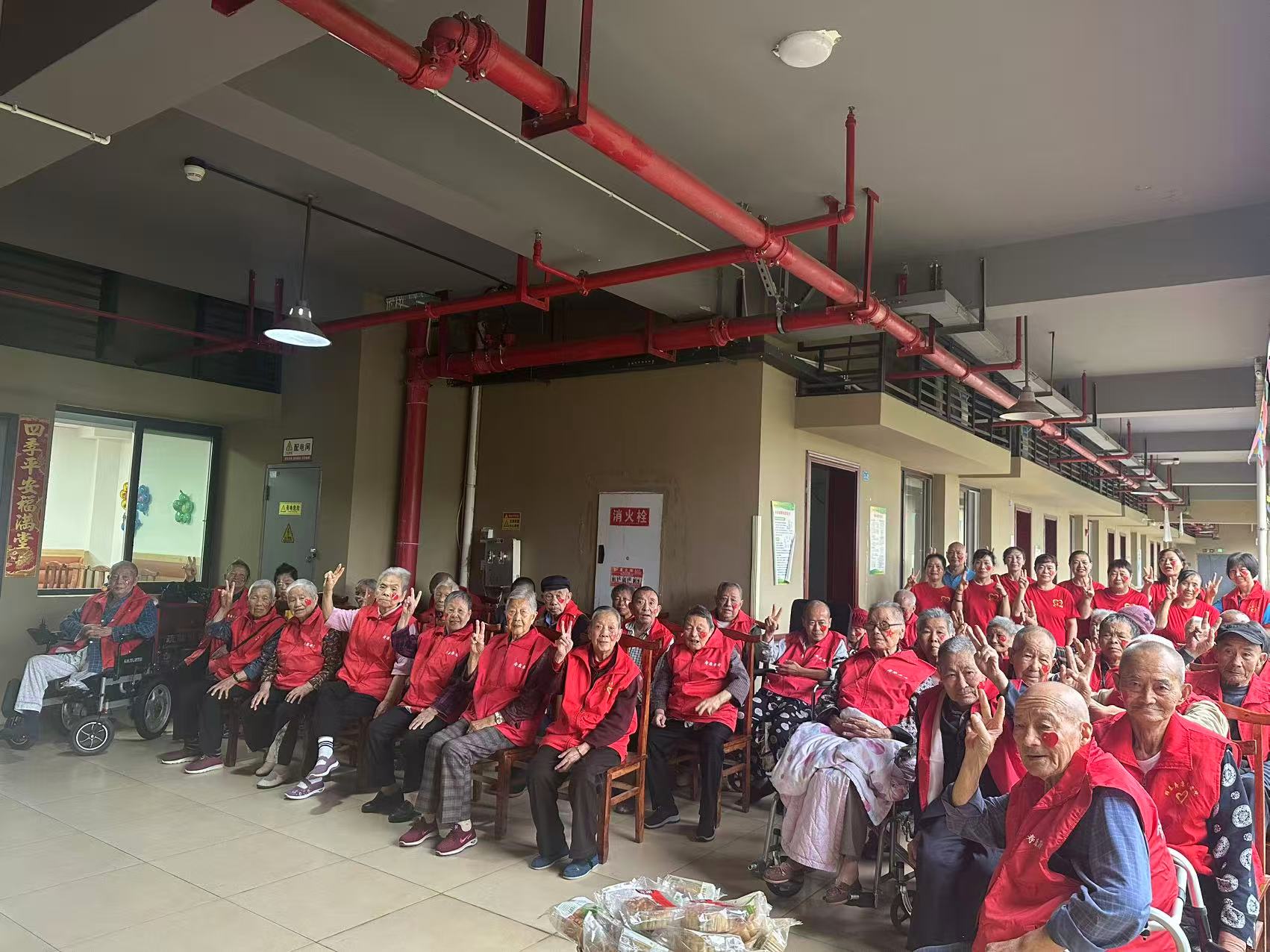 情暖双节、爱在养老院                 --国庆中秋主题活动